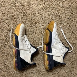 2019 Nike LeBron 16 Low ‘USA’
